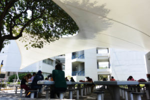 Shade structures create elegant focal points that draw people in, as well as provide practical solutions for solar and rain protection. Photo: Carpas y Lonas El Carrousel, S.A de C.V.